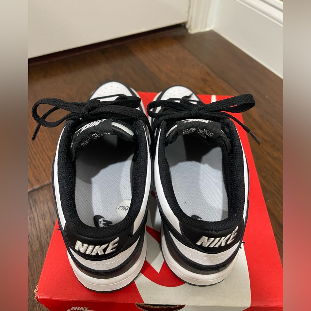 Nike Dunks Panda - image 5